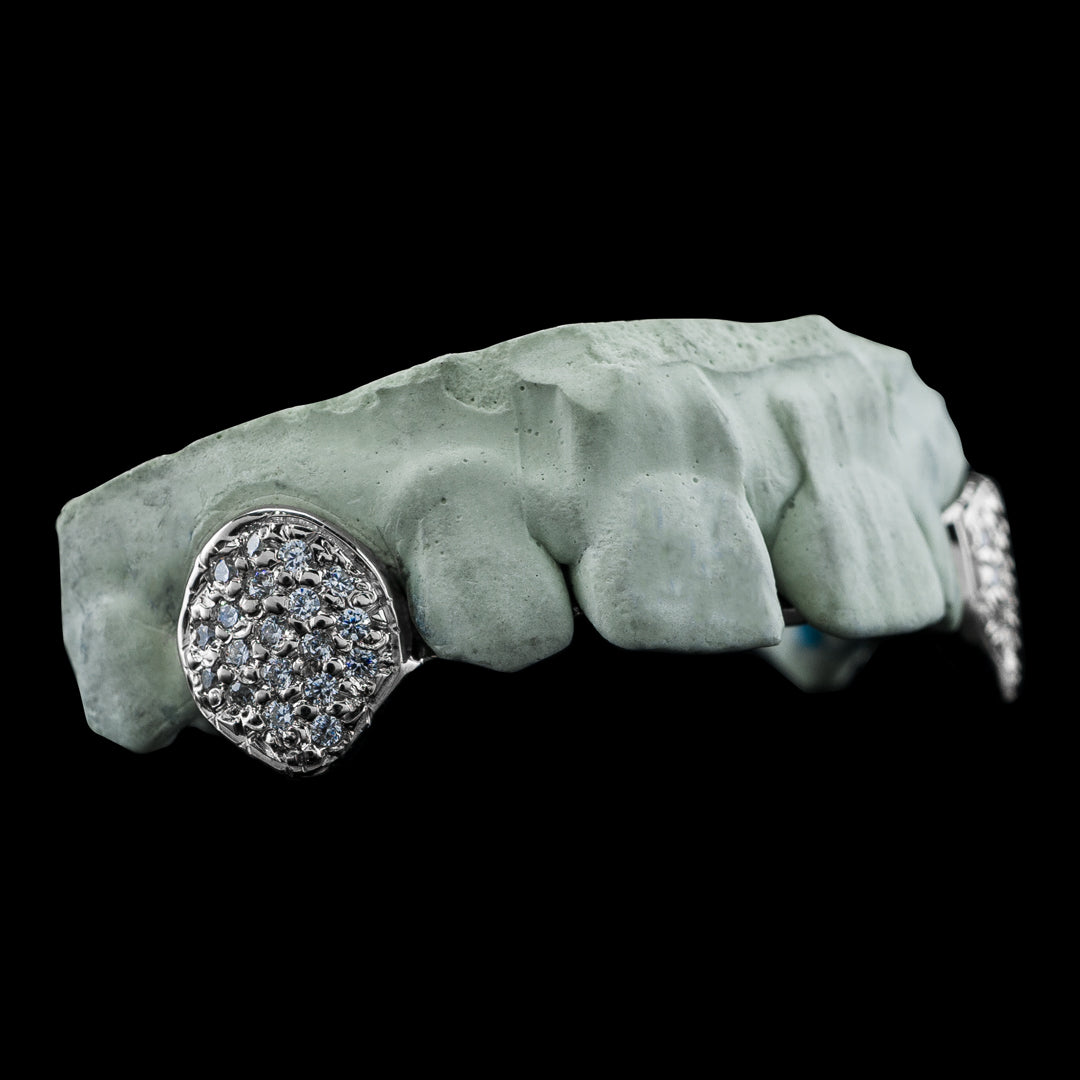 https://cdn.shopify.com/s/files/1/1957/5415/products/2-iced-out-cap-with-back-bar-in-silver.jpg?v=1624519561